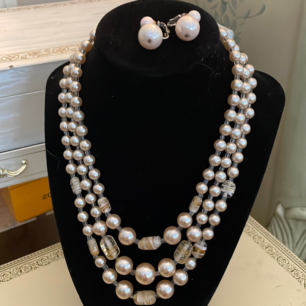 Vintage Champagne Pearl NecklaceEarring Set 17$
